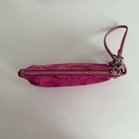 Y2K Coach wristlet with fringe tassel in hot pink logo - Picture 8 of 8